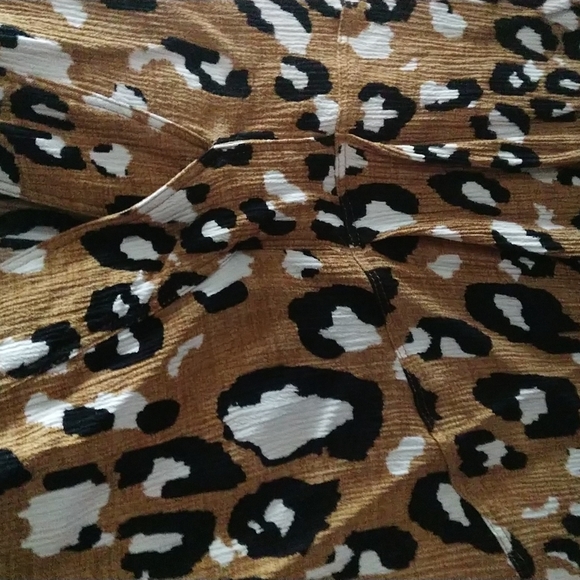 Jones New York leopard shirt. - Picture 4 of 6